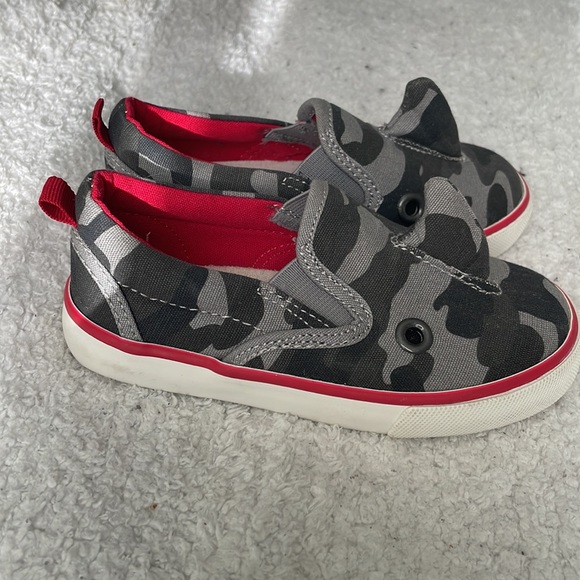 GAP shark shoes - Picture 2 of 4